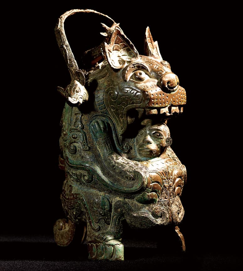 photoLate Shang Period wine vessel in the shape of a tiger