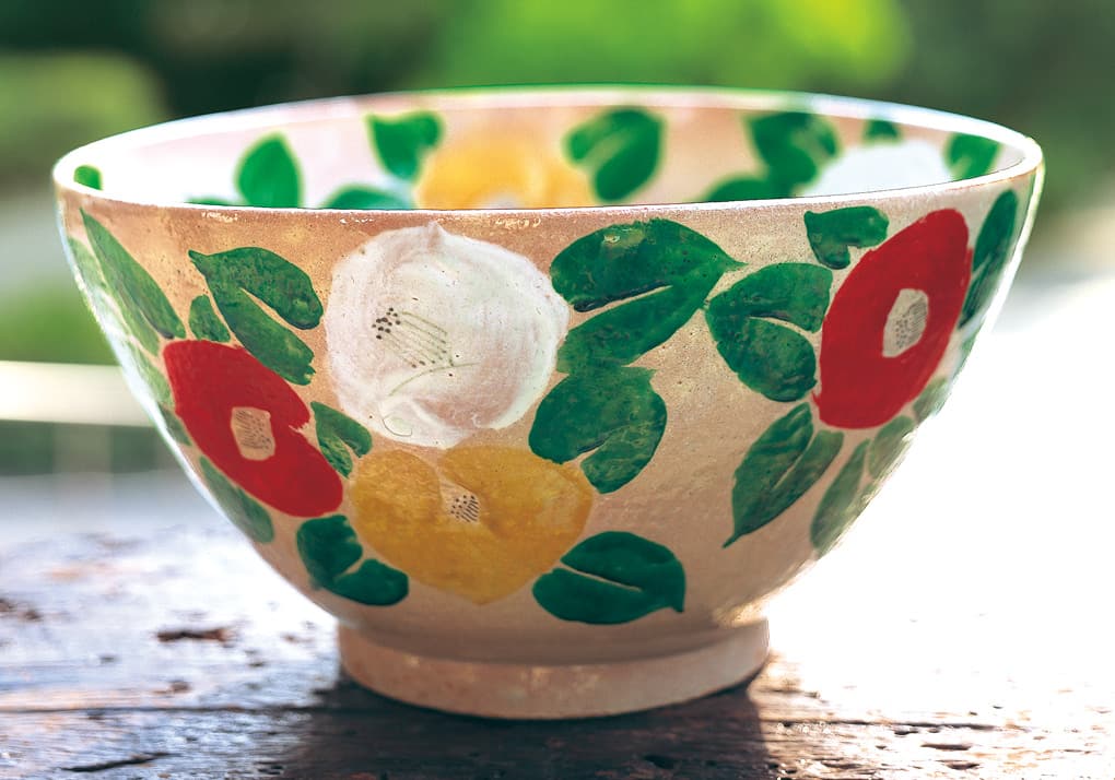 photoBowl with camellia design by Rosanjin Kitaoji (1938), in the collection of Kahitsukan · Kyoto Museum of Contemporary Art