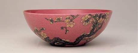 photoBowl patterned with plum blossoms – Kogetsu-ken