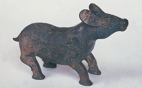 photoBronze sacrificial calf (Important Art Property) from early Warring States period, Shanxi Province