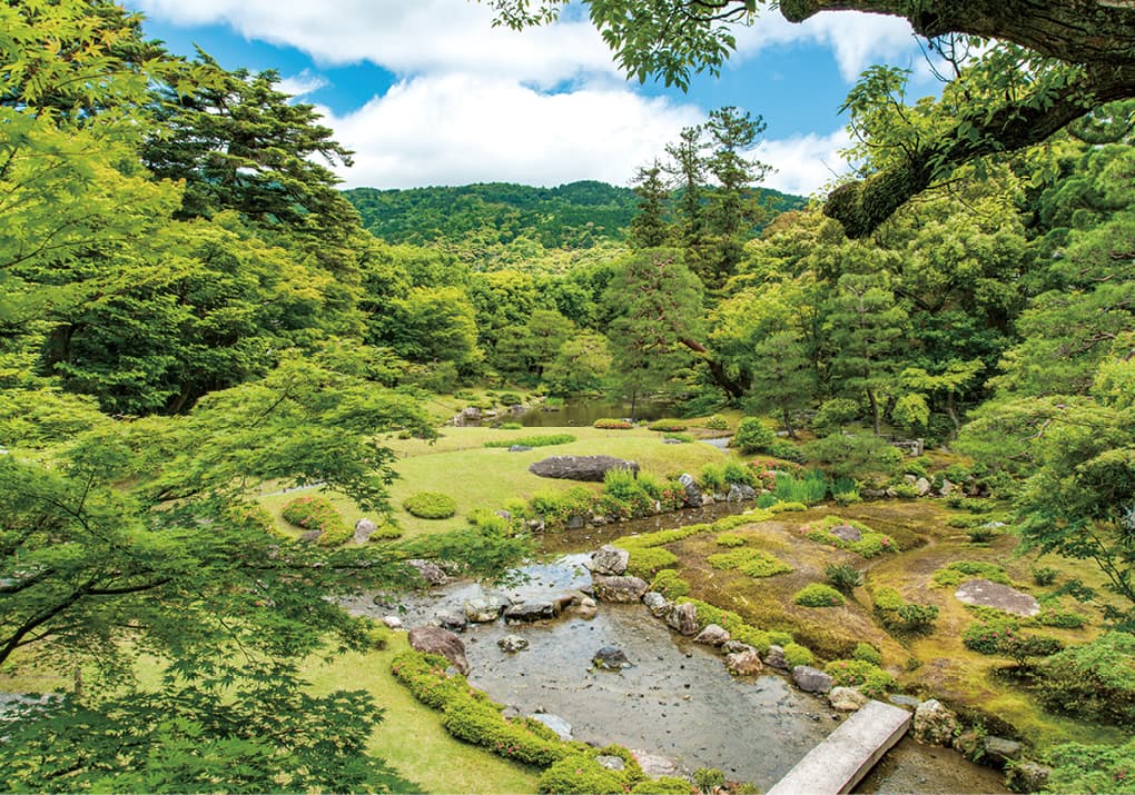 写真東山を主山とした開放的な庭園