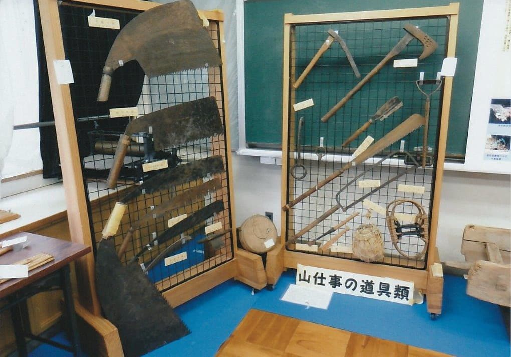 写真山仕事の道具類